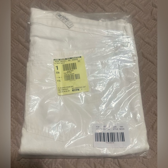 NWT MADEWELL Plus Relaxed Tile White Relaxed Denim Shorts.‎ Size 18W. - Picture 4 of 9